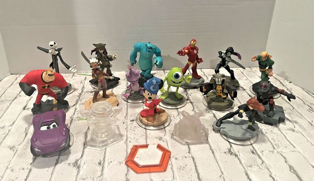 Disney Infinity Figures Lot Of 17 Character + Extras